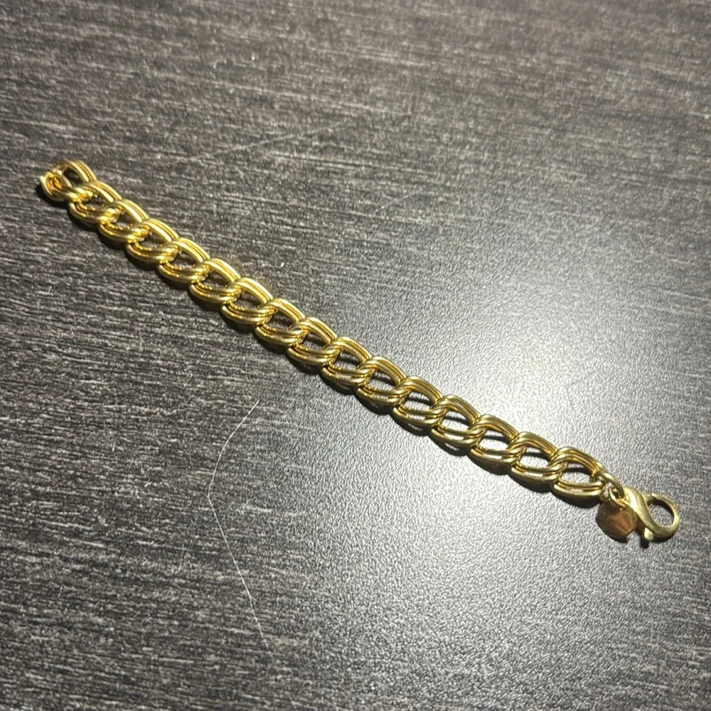 Elegant Gold Chain Bracelet